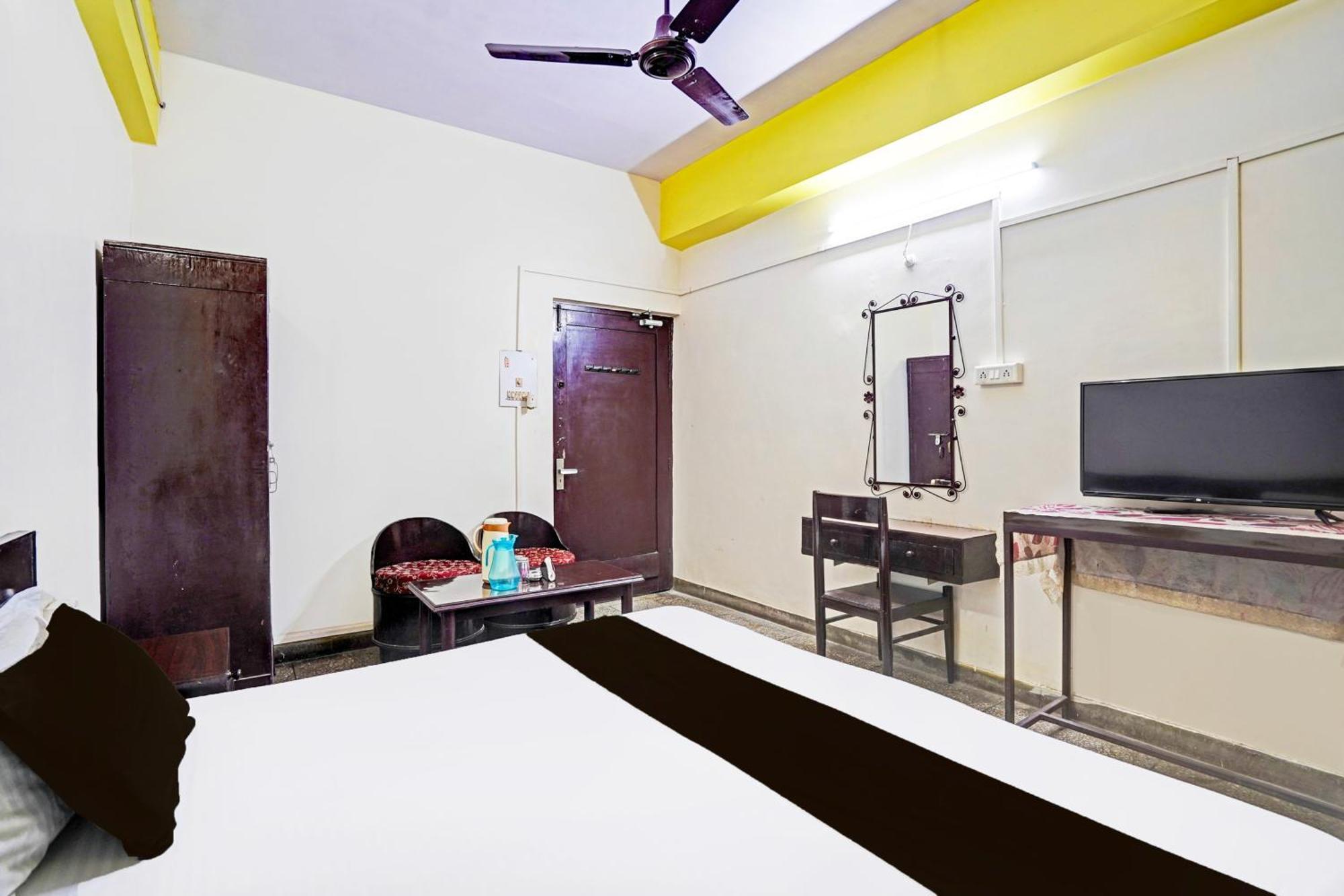 Hotel O Raj Mahal Канпур Екстериор снимка